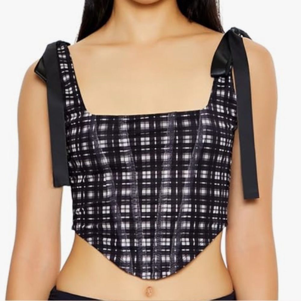 Forever 21 Black and White Plaid Crop Top